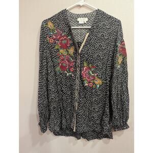 Women's black & white long sleeve button up collared shirt w/floral embroidery S